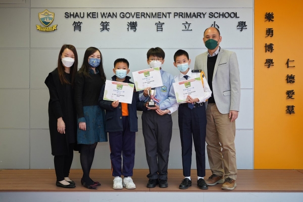 6B溫皓軒、6B葉柏源、6D陳政浩榮獲「Tello無人機自主飛行障礙挑戰賽」優異獎。